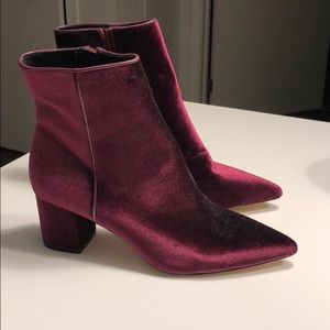 Steven by Steve Madden “Bollie” velvet boot SZ 8.5